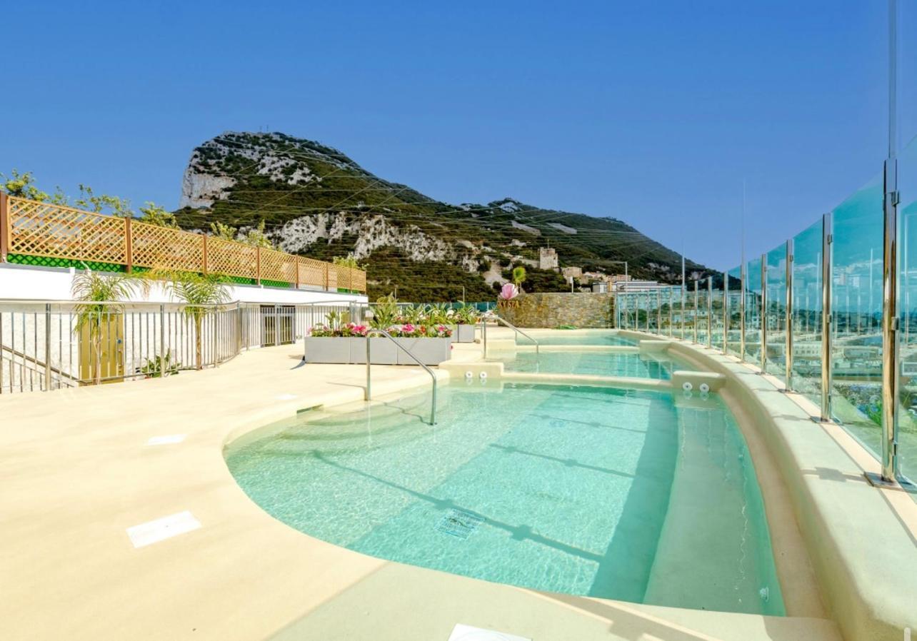 Modern Central 1 Bedroom Apartment With Rooftop Spa Gibraltar Exterior foto